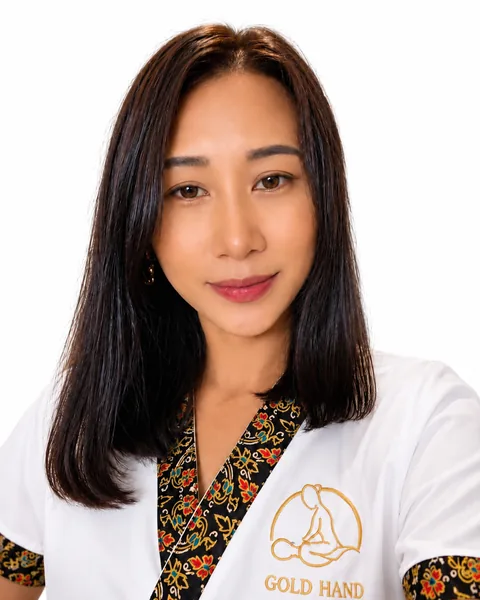 Bam, Thai massage therapist at Gold Hand Prague