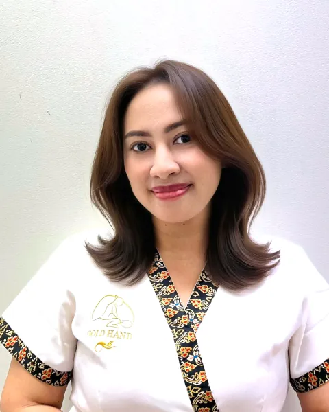 Sulis, Thai massage therapist at Gold Hand Prague
